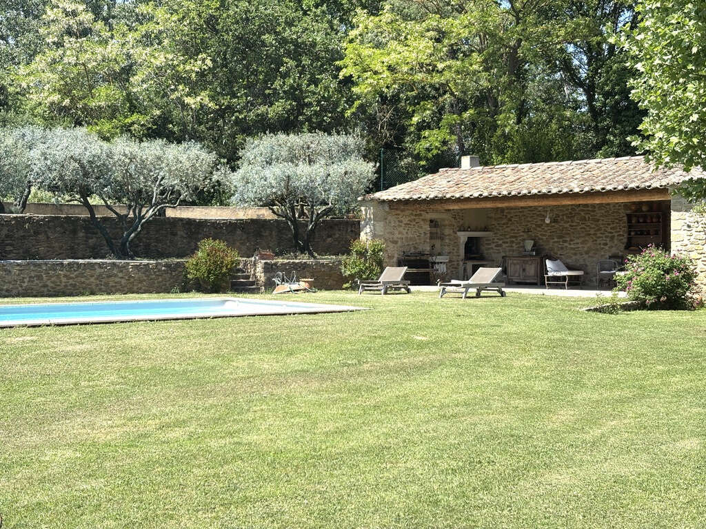 Mas rénové, avec cachet, 5 chambres sur 3500 m2 de terrain avec piscine - photo 6