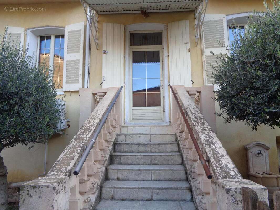   - Appartement à DRAGUIGNAN