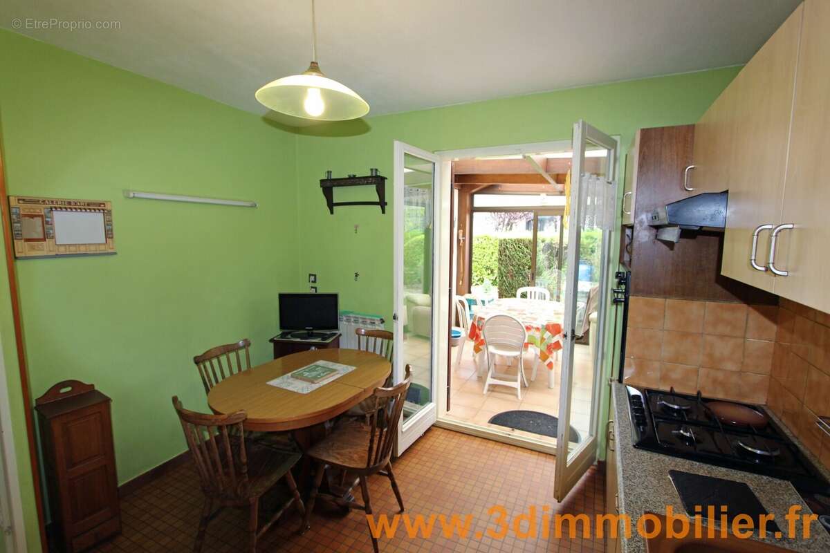 ACCES VERANDA - Maison à LONS-LE-SAUNIER