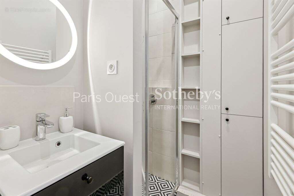 Appartement à NEUILLY-SUR-SEINE