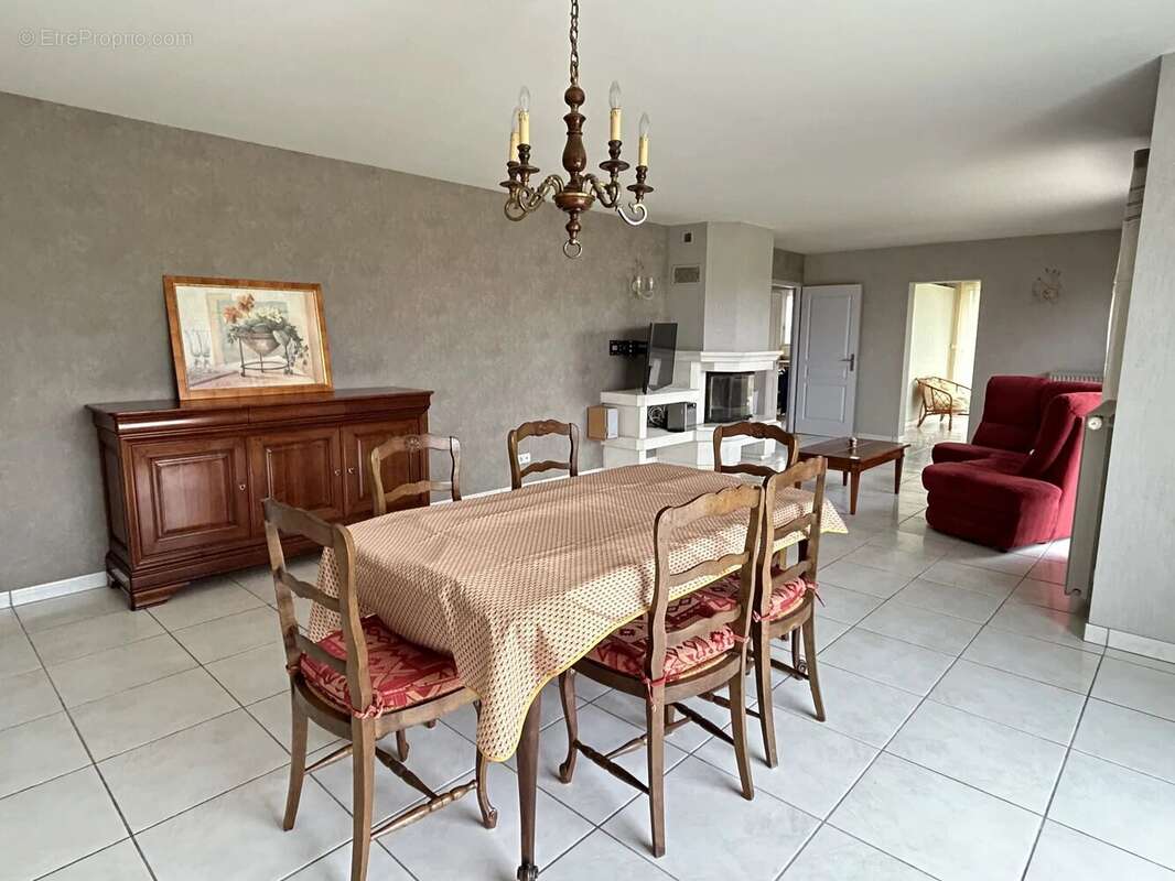Maison à COURLAY