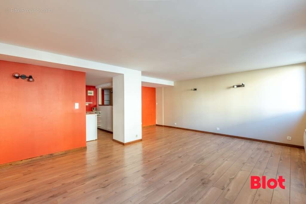 Appartement à FOUGERES