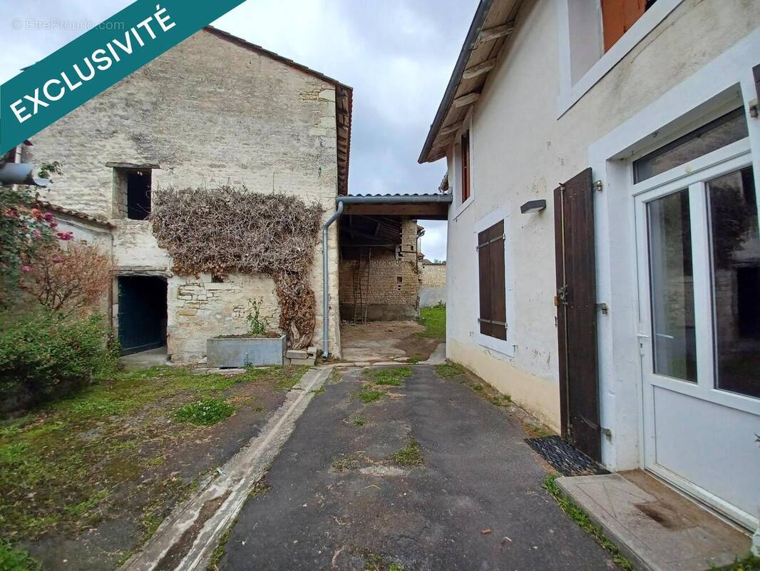 Photo 1 - Maison à AIGRE