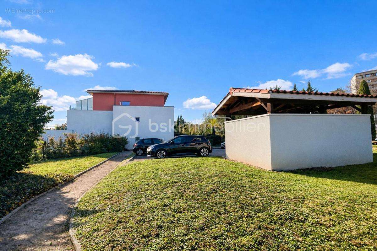 Appartement à SAINT-GENIS-LAVAL