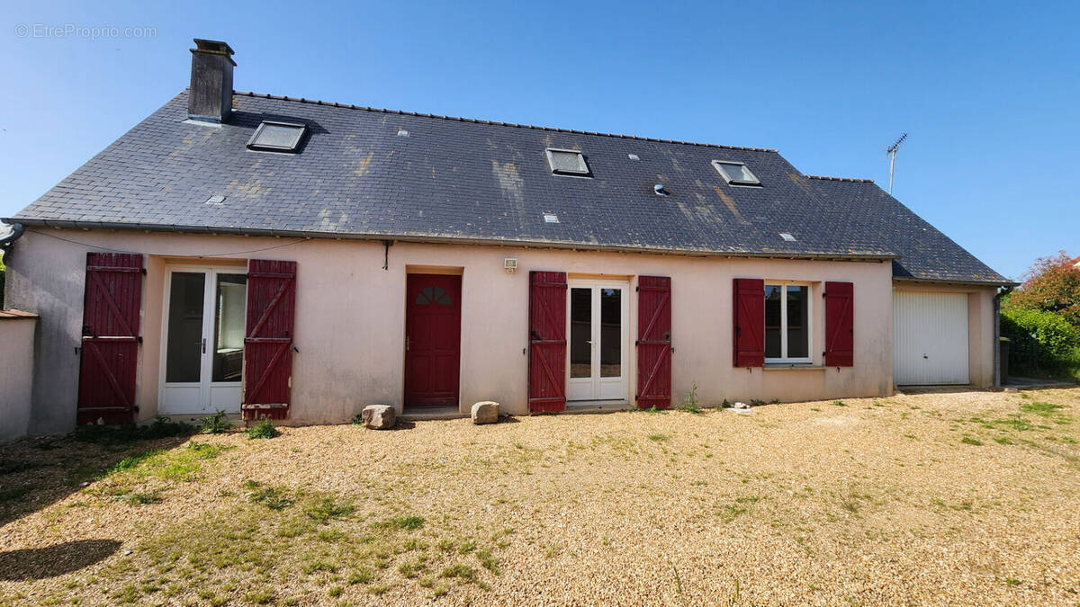 Maison à TREMBLAY-LES-VILLAGES