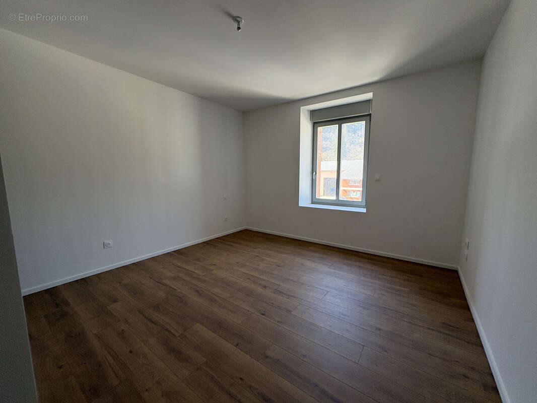 Appartement à LA CLUSE-ET-MIJOUX