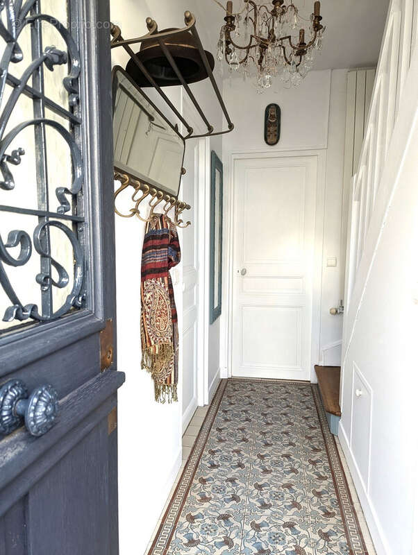Quartier tribunal, maison 5 chambres, sous-sol total.... - photo 4