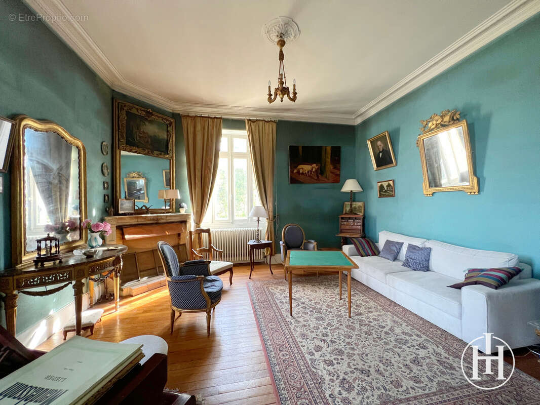 Maison à SAINT-AMAND-MONTROND