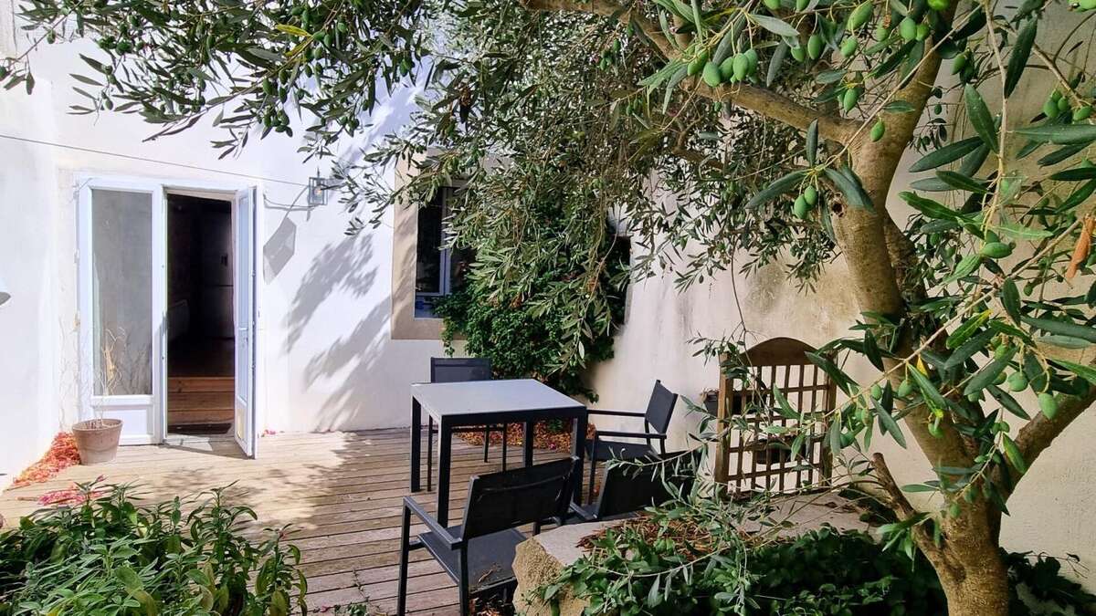 Maison de charme rénovée de 155m² habitables avec cour intime et à 6 min de Carcassonne - photo 4