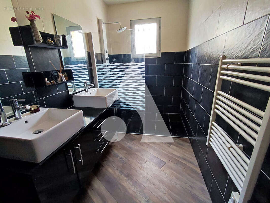 Maison à MONTREVAULT