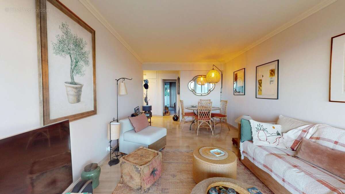 Appartement à VALLAURIS