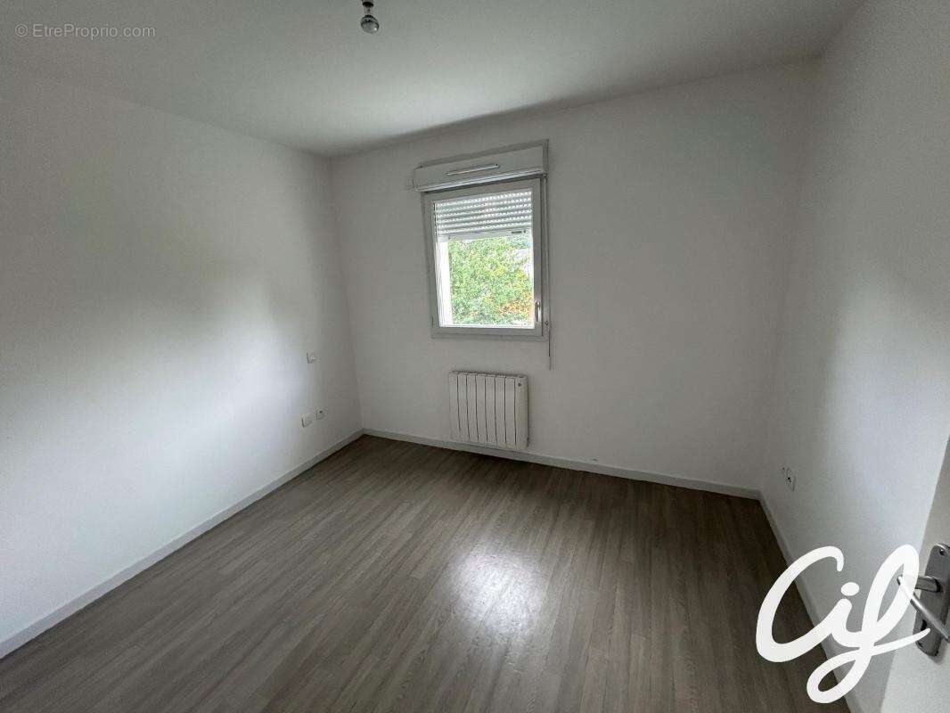 Appartement T3 Z.A.D., Z.I. Nord - 66.17 m2  149 000 Euros - photo 4