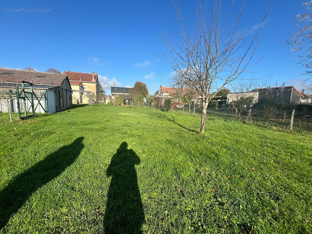 Terrain à YZEURES-SUR-CREUSE
