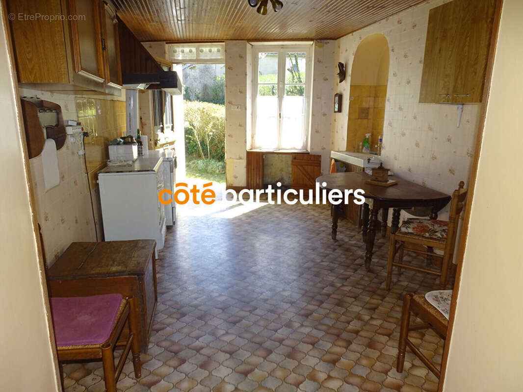 Maison à SAINT-HILAIRE-EN-LIGNIERES