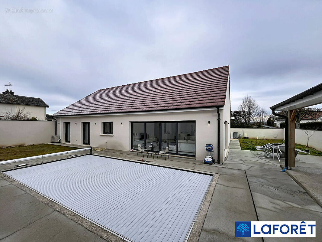 Maison à IS-SUR-TILLE