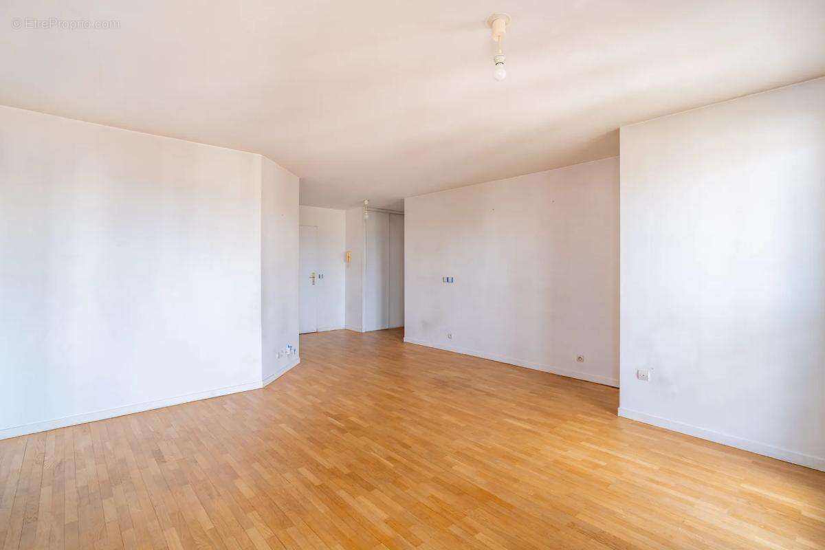 Appartement à VILLENEUVE-LA-GARENNE