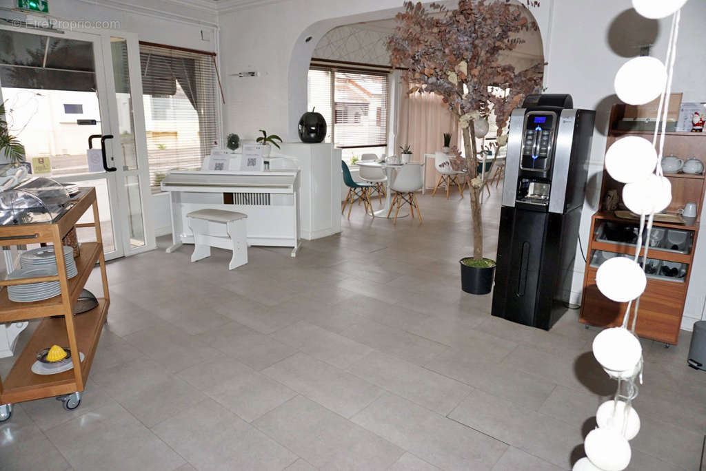 Commerce à PARAY-LE-MONIAL