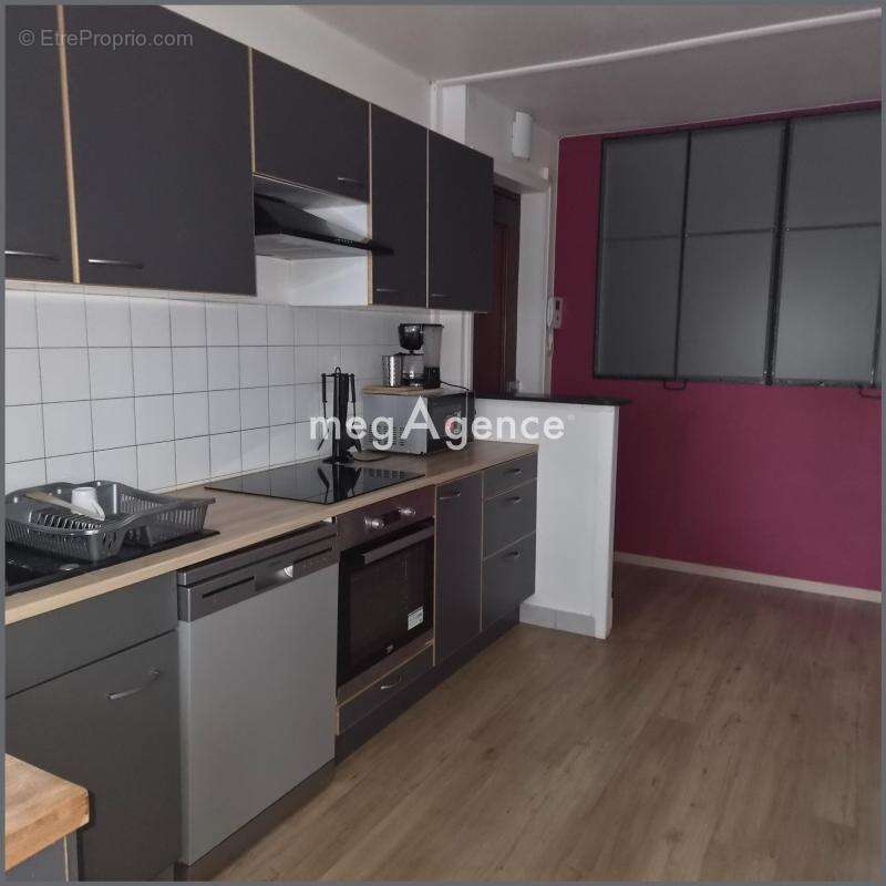 Écully – T1 bis rénové et meublé au cœur d'une résidence de standing avec piscine et tennis - photo 4