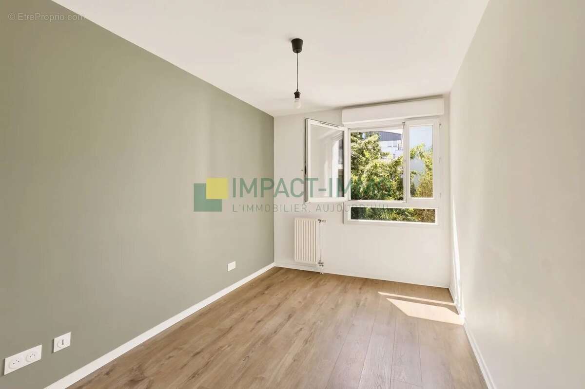 A vendre 3 pieces balcons cave (parking en sus.) en parfait etat - photo 9