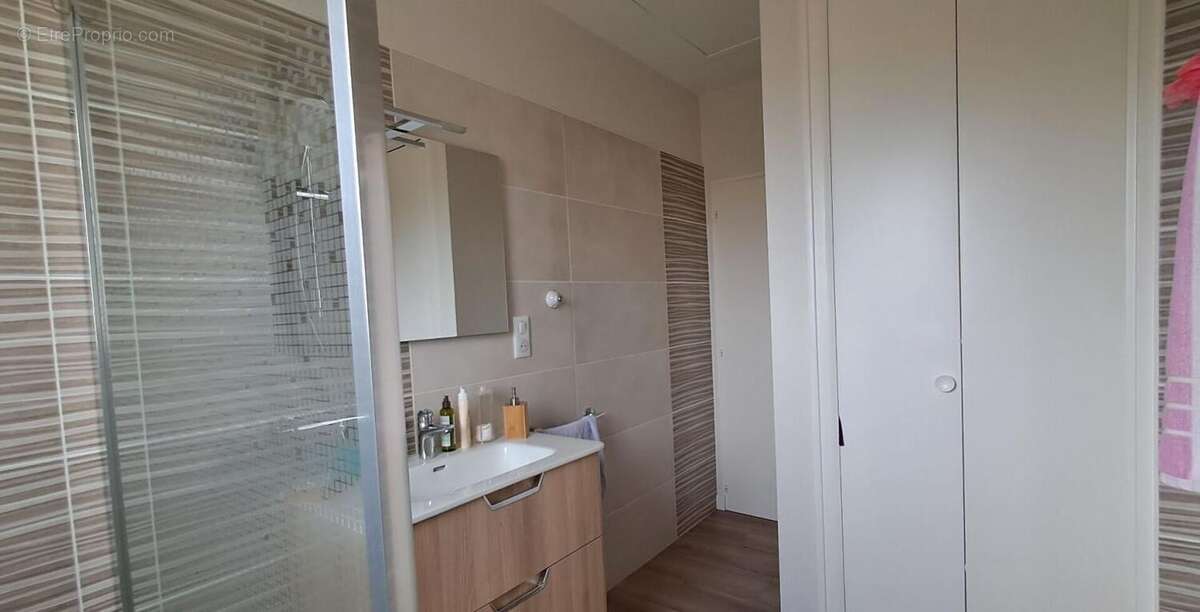 BELLE MAISON   4 chambres 2 SDE sur terrain  1100 m2 clôturé et plat - photo 6