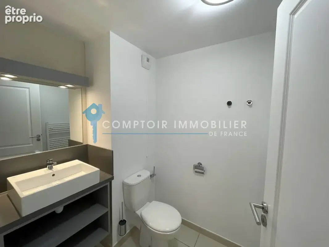 Appartement T3 avec terrasse et parking dans résidence sécurisée au Pont du Gard - photo 3