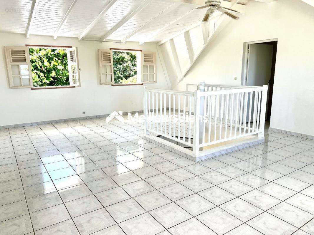 Maison à BAIE-MAHAULT