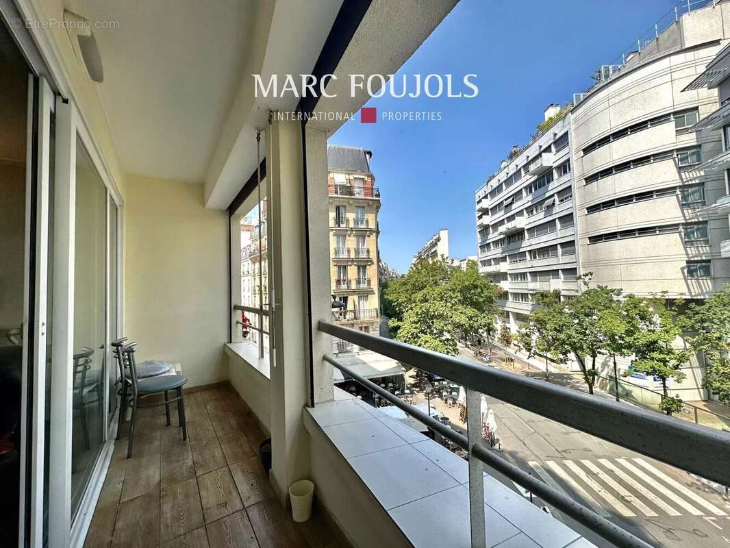Appartement à PARIS-16E