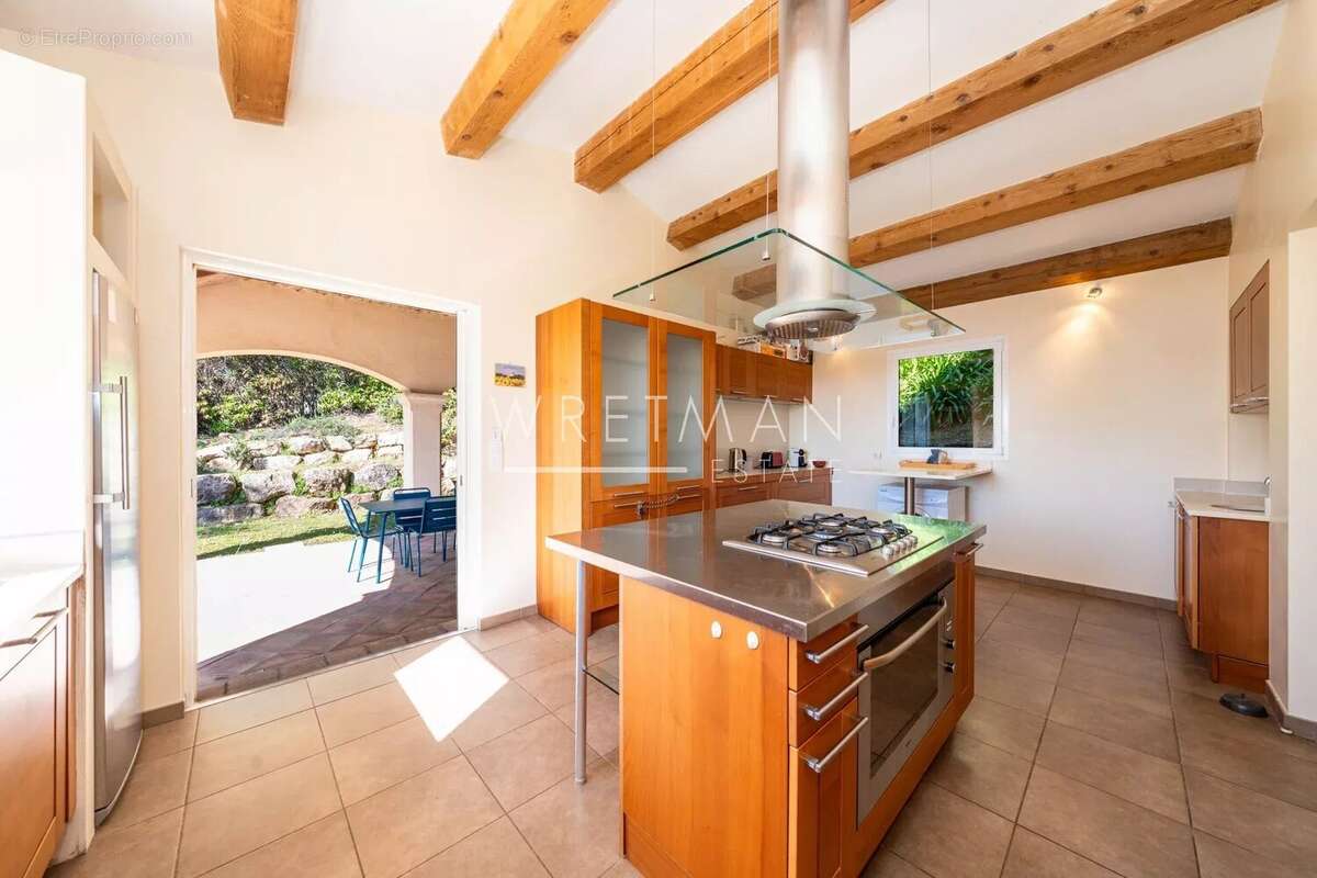 Maison à TOURRETTES-SUR-LOUP