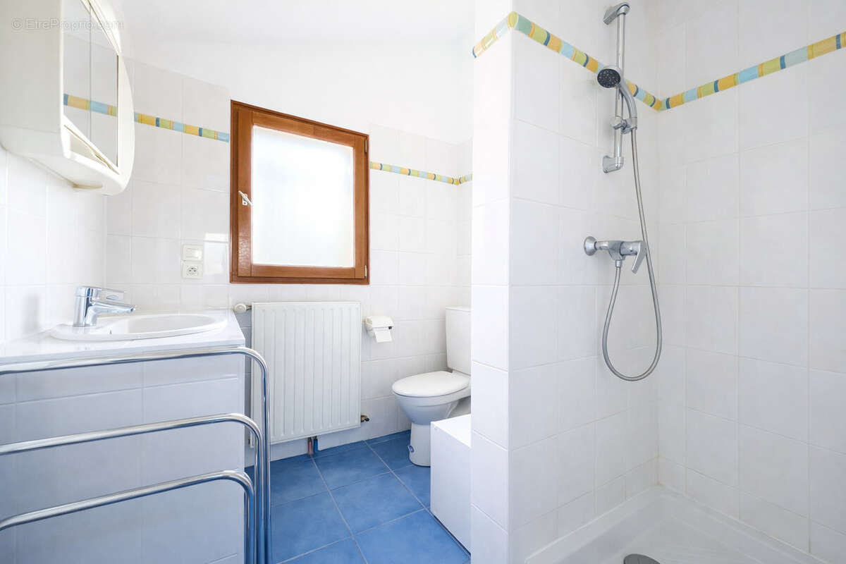 Maison à SAINT-GENIS-LES-OLLIERES