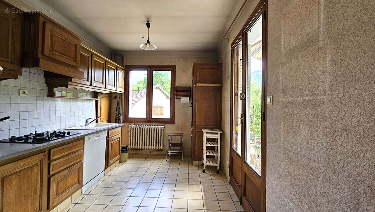 Maison à SAINT-ALBAN-DE-MONTBEL