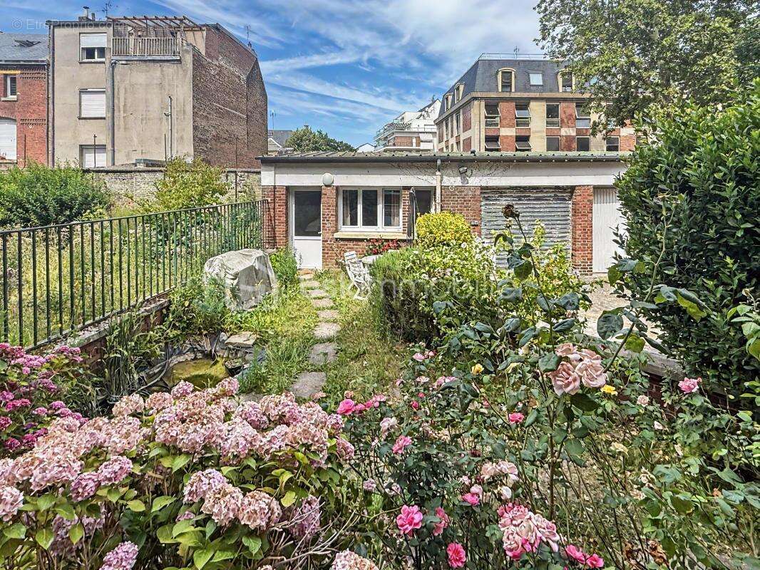 Comme une maison en plein centre-ville ! appartement avec entrée privative, jardin, studio indépendant et garage - photo 11