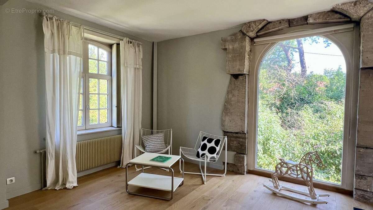 Autre à HEM