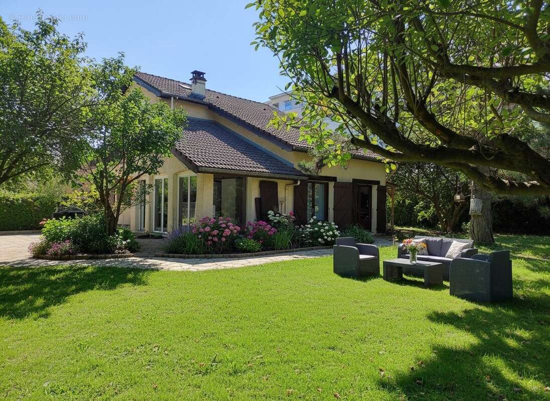 Maison à SAINT-MARTIN-D'HERES