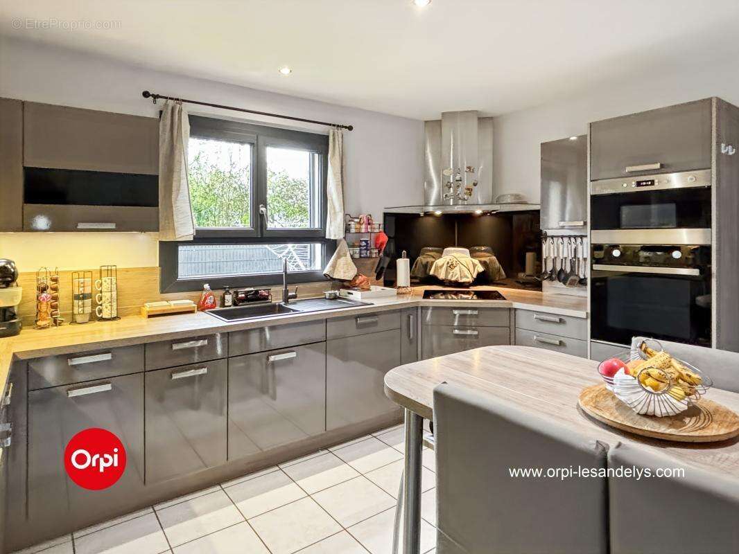 Maison à COURCELLES-SUR-SEINE