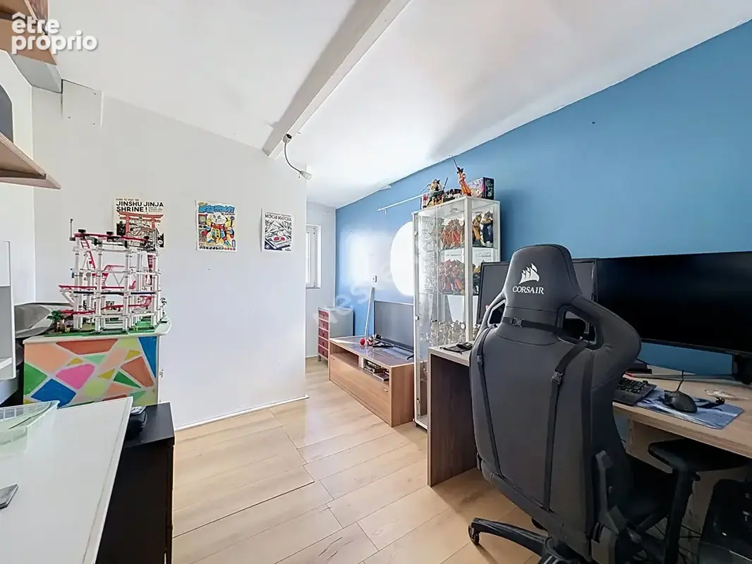 Maison familiale à Vendre à Rezé - 5 Pièces, 111 m², Terrain 279 m² - photo 10