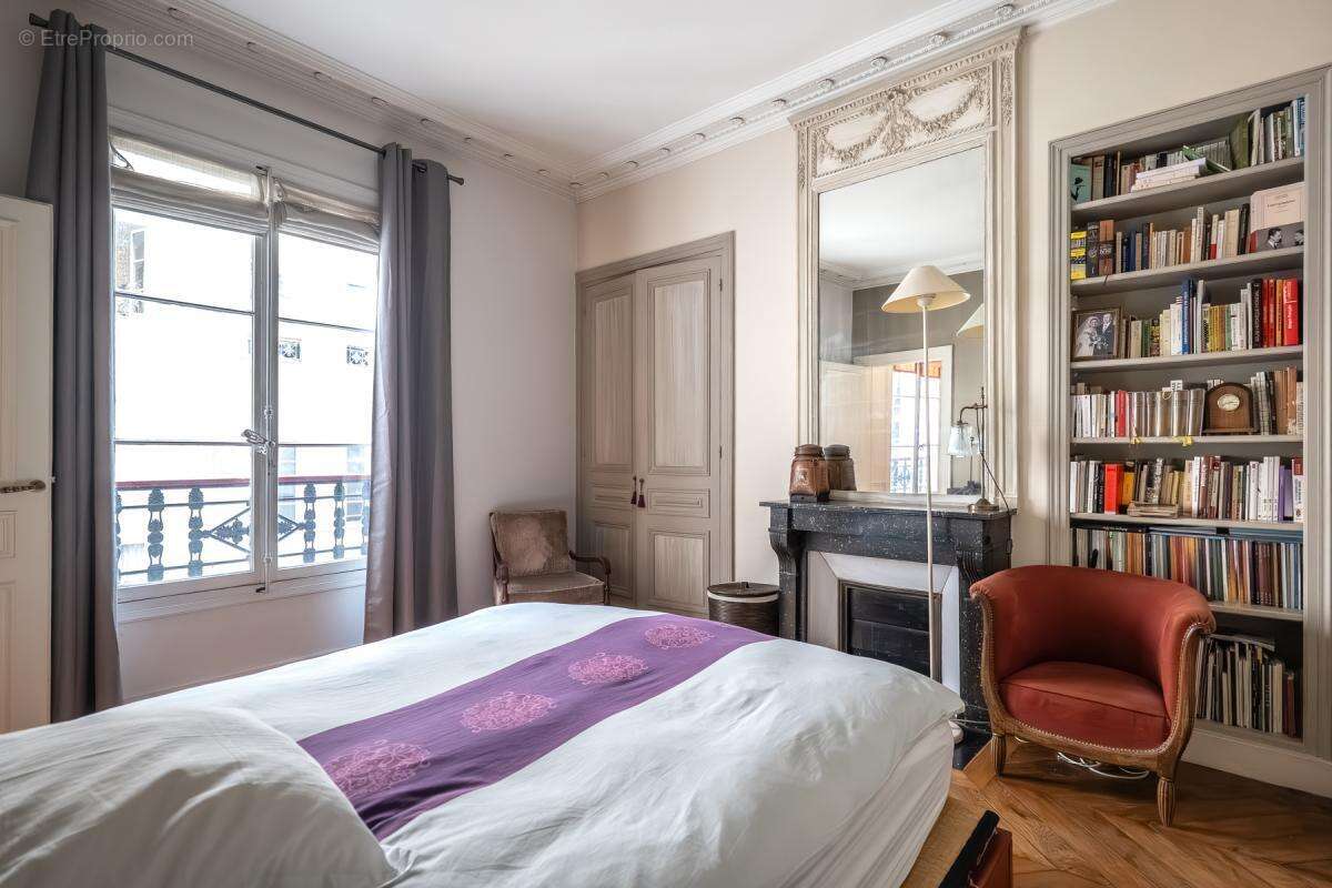 Appartement à PARIS-1E