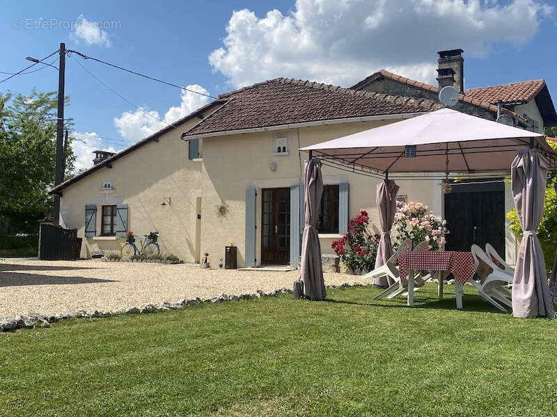 Maison à BRIE-SOUS-CHALAIS