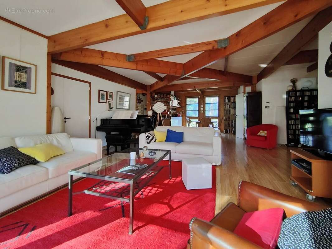 Maison à CABANAC-ET-VILLAGRAINS