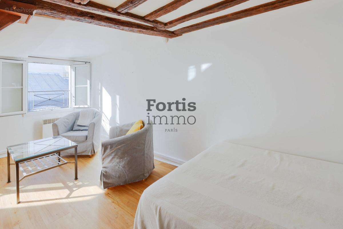 Appartement à PARIS-3E