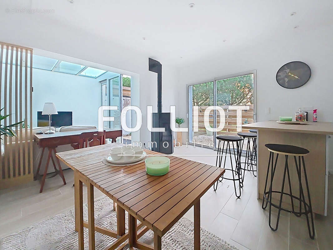 Maison à SAINT-PAIR-SUR-MER