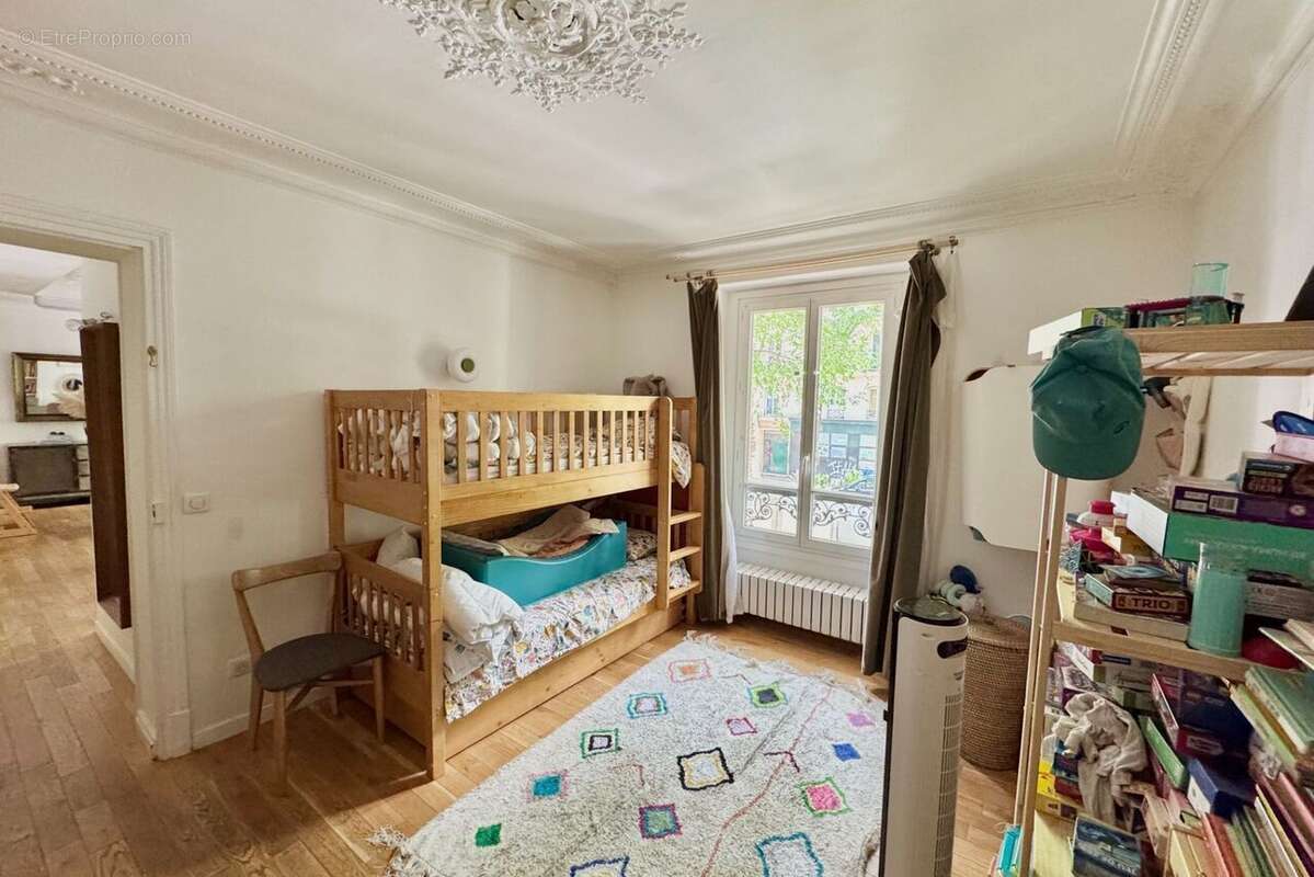 Appartement 72 m² à Paris-10e  - photo 9