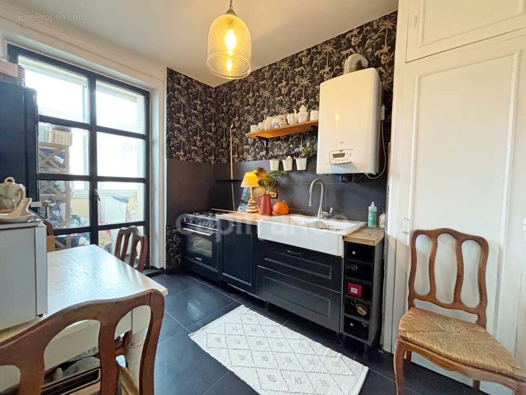 Appartement Lumineux, proximité commerces, T3 de 84,40m² avec volume et configuration d'un T4 à Brest(29)-Quartier Siam-Harteloi - photo 4