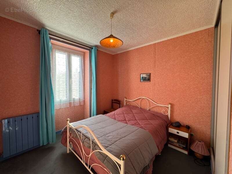 Maison à SAINT-LEGER-MAGNAZEIX