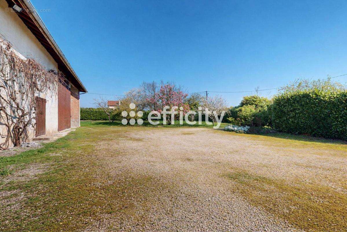 Maison à SAINT-DENIS-LES-BOURG