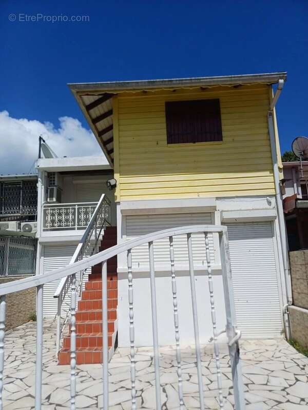 Maison à LES ABYMES