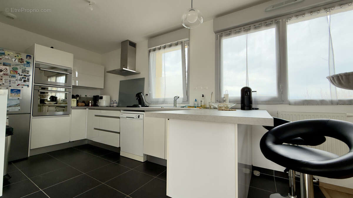 Appartement type 5 en duplex - terrasse et stationnements - photo 3