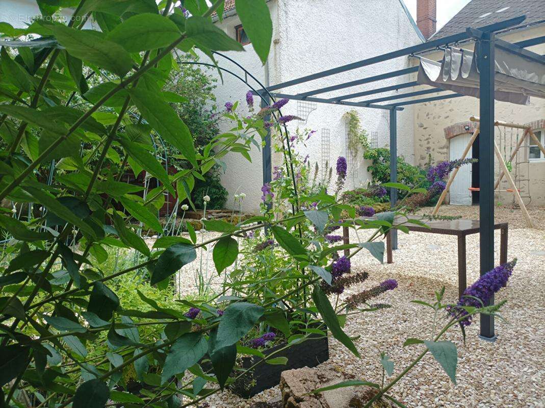 Maison à OUROUX-EN-MORVAN