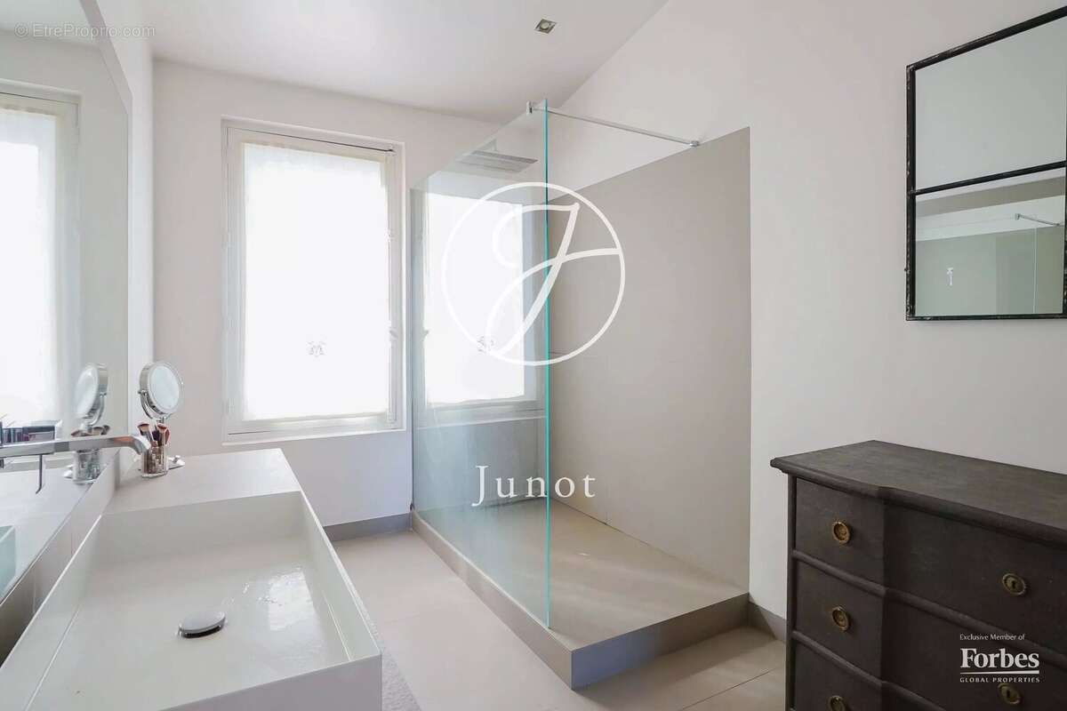 Appartement à PARIS-7E