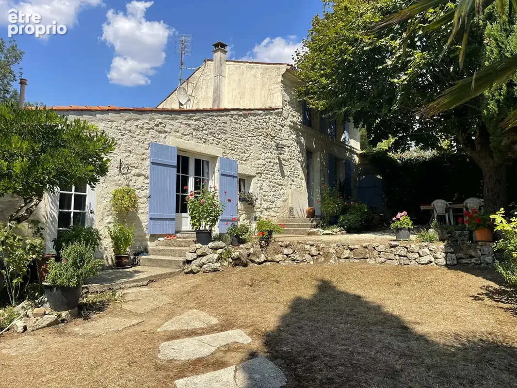 Charmante propriété avec maison d’amis, jolis jardins et vue sur les vignes - photo 13