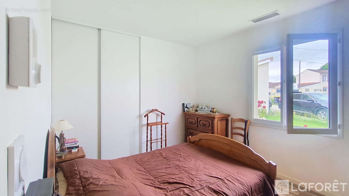 Maison Pompignac 4 pièce(s) 100 m2 / 792 m² de terrain - photo 5